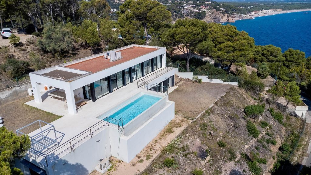 8f0f4547 9131 446e b715 a18415fa1d8d 24